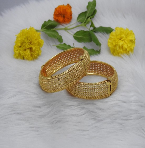 LUSTROUS AURA GOLDEN GLOW CLASSIC BANGLES WOMEN JEW HIGHGOLD LOOK KADA BANGLES