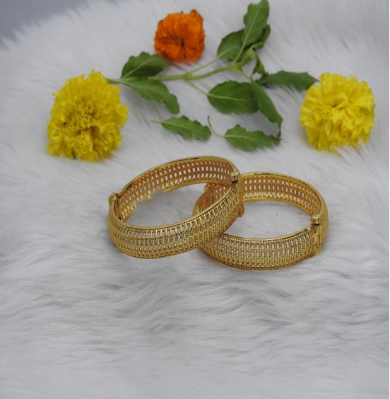 GLITTERING HIGH-GOLD RADIANCE BANGLES 2PCS BANGLES SET FOR WOMEN